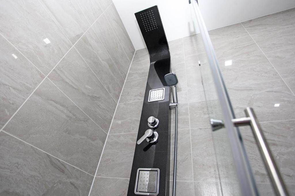 טלפורד Sapphire House Apartments מראה חיצוני תמונה