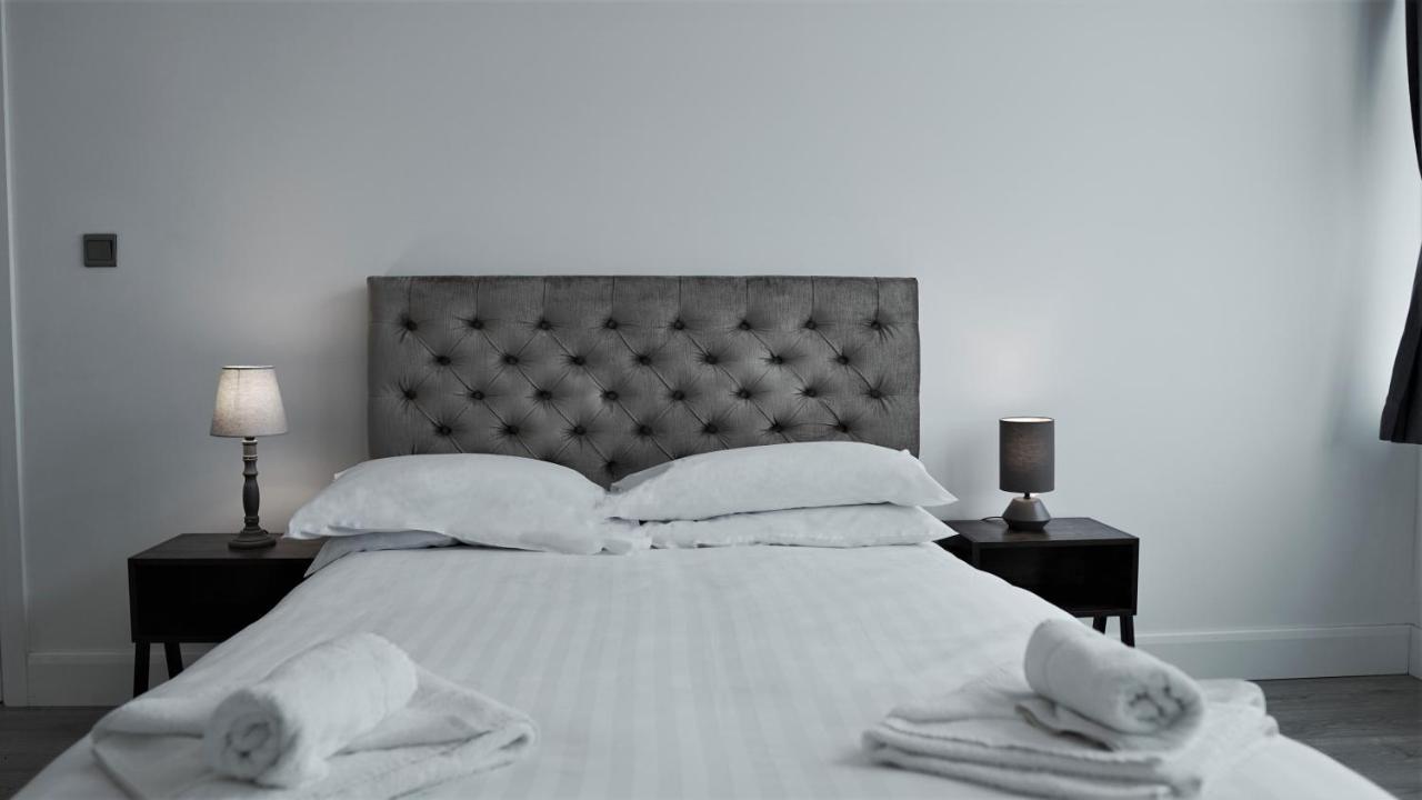 טלפורד Sapphire House Apartments מראה חיצוני תמונה