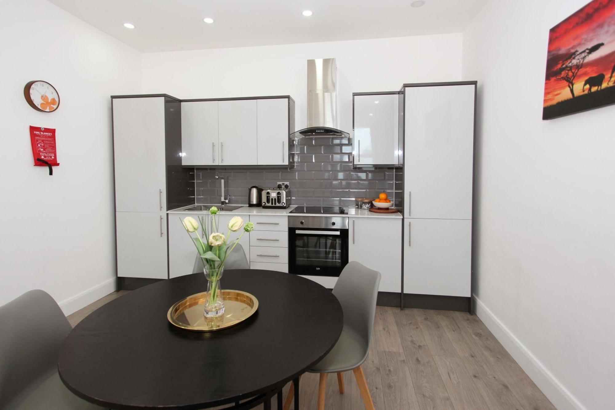 טלפורד Sapphire House Apartments מראה חיצוני תמונה