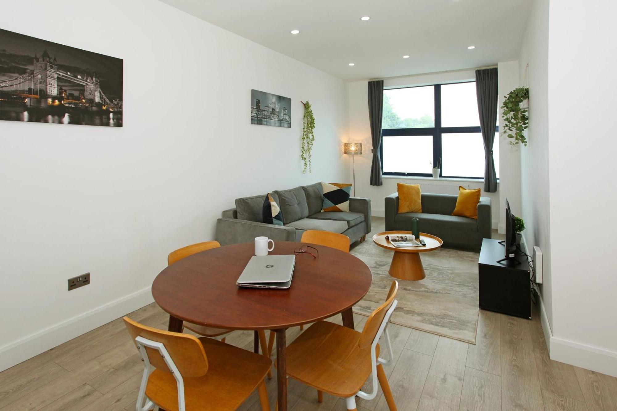 טלפורד Sapphire House Apartments מראה חיצוני תמונה