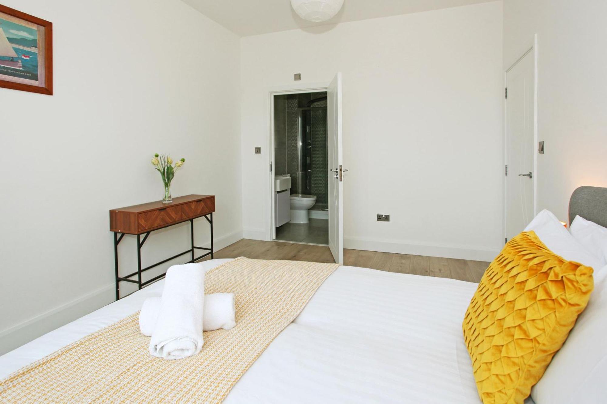טלפורד Sapphire House Apartments מראה חיצוני תמונה